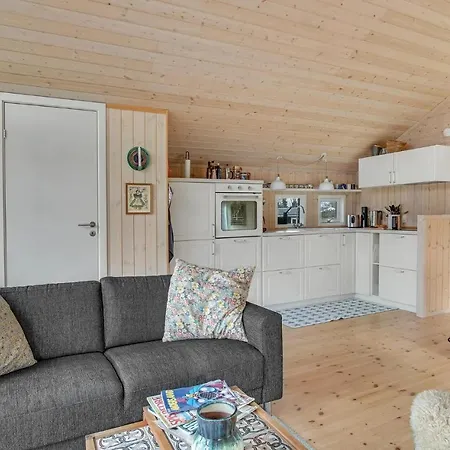 3 Bedroom Lovely In Casa de Férias Føllenslev