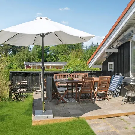 3 Bedroom Lovely In * Føllenslev